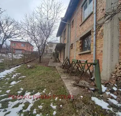 Снимка 4 — Къща в Русе, Борово