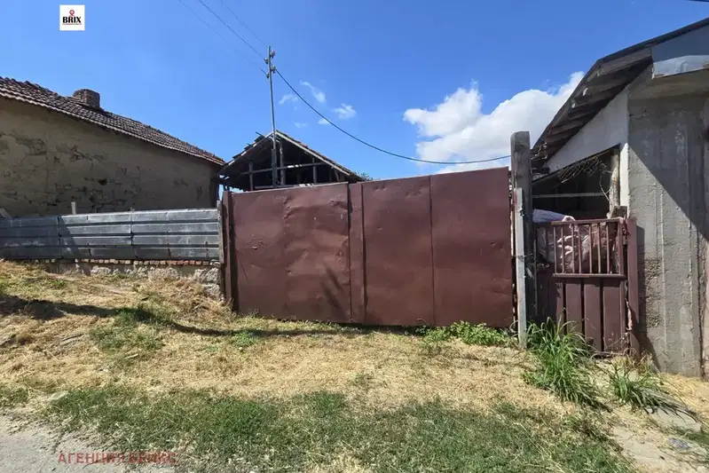 Къща в Русе, Две могили