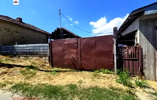 Къща в Русе, Две могили