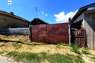 Къща в Русе, Две могили
