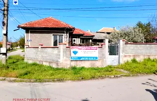 Къща в Русе, Две могили