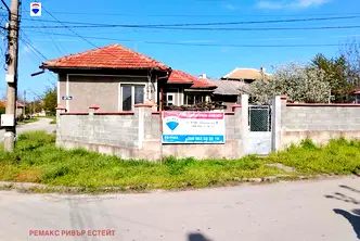 Къща в Русе, Две могили