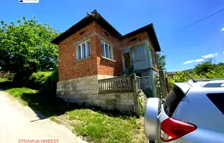Къща в Русе, Две могили