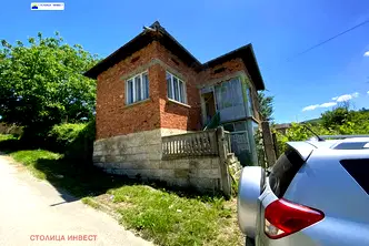 Къща в Русе, Две могили