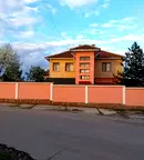 Къща в Русе, Две могили