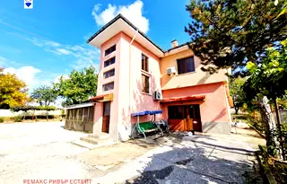 Къща в Русе, Две могили