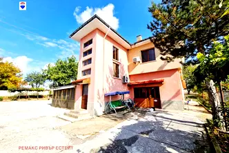 Къща в Русе, Две могили