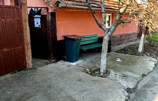 Къща в Русе, Две могили