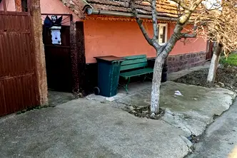 Къща в Русе, Две могили