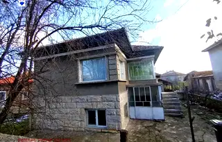 Къща в Русе, Две могили