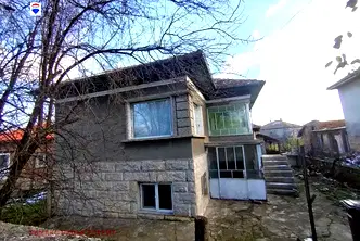 Къща в Русе, Две могили