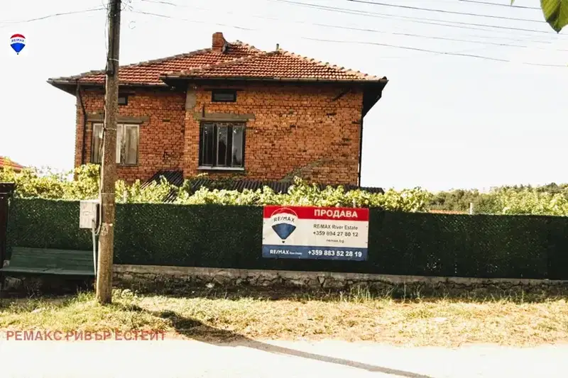 Къща в Русе, Две могили