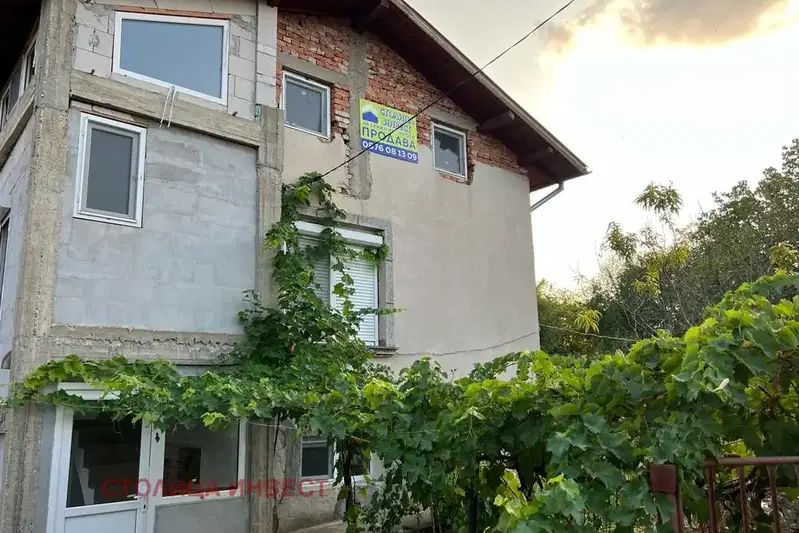 Къща в Русе, с. Божичен