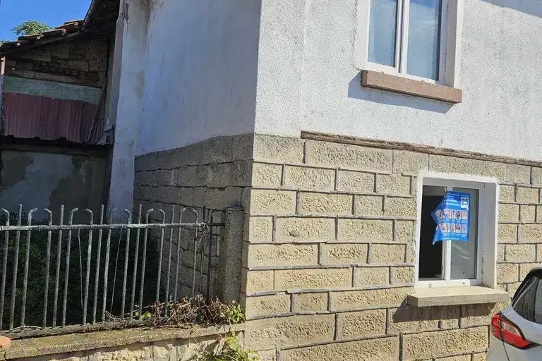 Къща в Русе, с. Бъзовец