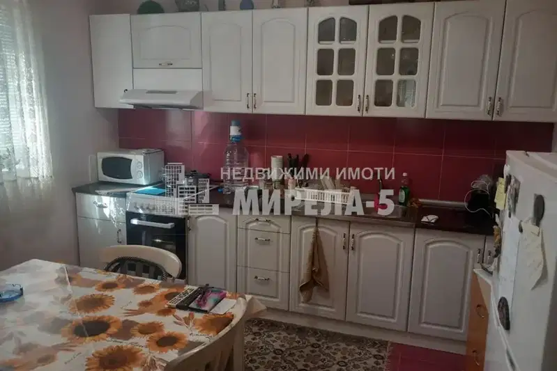 Къща в Русе, с. Бъзън