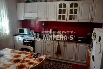 Къща в Русе, с. Бъзън