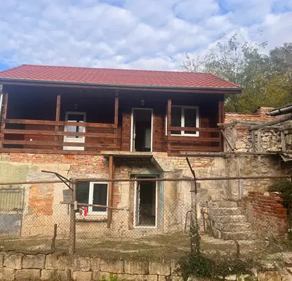 Снимка 4 — Къща с 3 стаи в с. Червен с голям двор и тераса