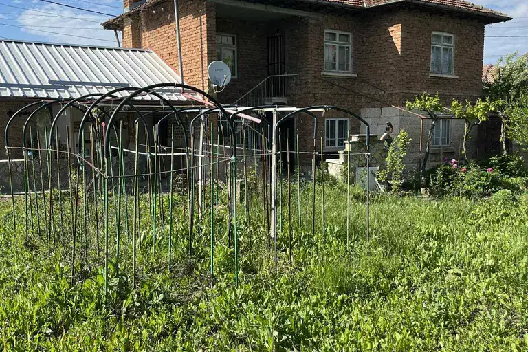 House in Oblast Ruse, Ostrica