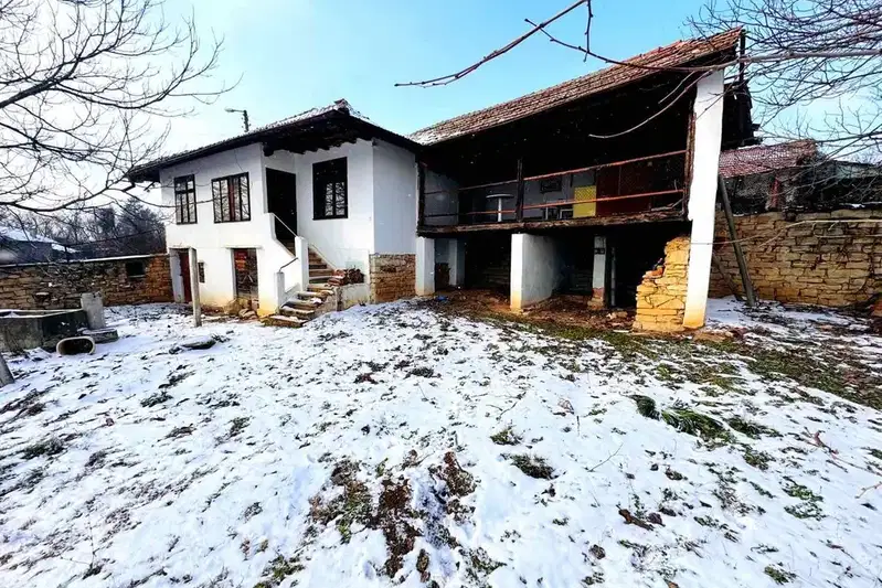House in Oblast Ruse, Pet Kladenci