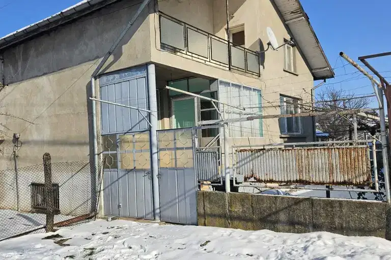 Къща в Русе, с. Сандрово