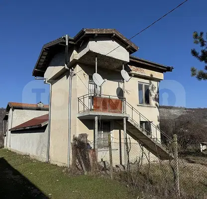 Снимка 4 — Къща с 6 спални в с. Сваленик, област Русе с панорамна гледка