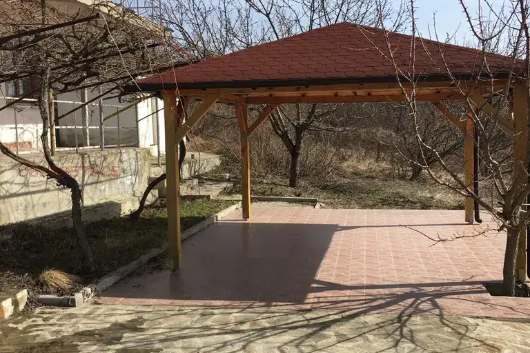 Къща с 3 стаи и басейн в с. Черни връх, област Шумен