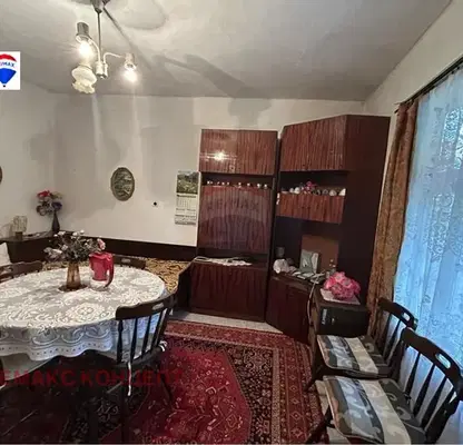 Снимка 5 — Двуетажна къща с гараж в с. Драгоево, област Шумен