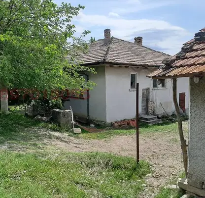 Снимка 2 — Къща в Шумен, с. Менгишево