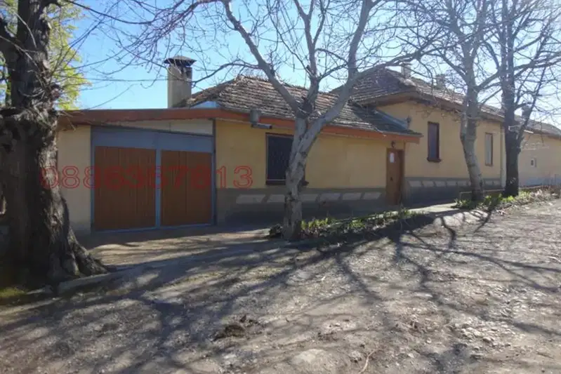 Къща в Шумен, с. Мировци