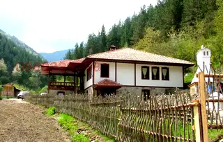 Къща в Смолян, Девин