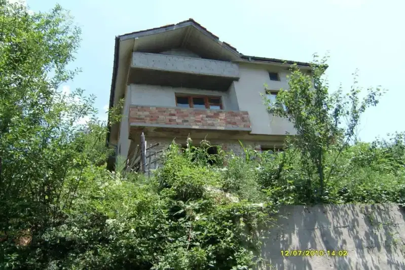 Detached house with garage in the village of Dolen, Smolyan region