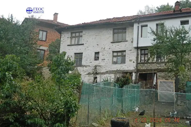 House in Oblast Smolyan, Momchilovci