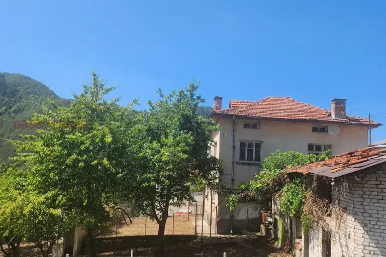 House in Smolyan, Srednogorci