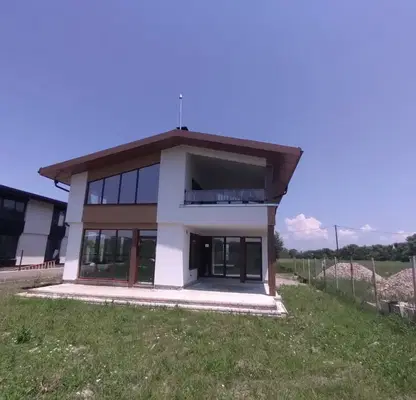 Photo 2 — 4-room house in Bozhurishte with terrace and veranda