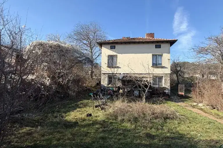 House in област София, Dragoman