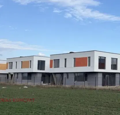 Photo 2 — House in област София, Elin Pelin