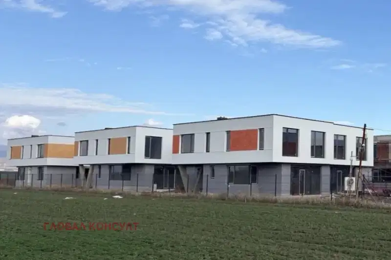 House in област София, Elin Pelin