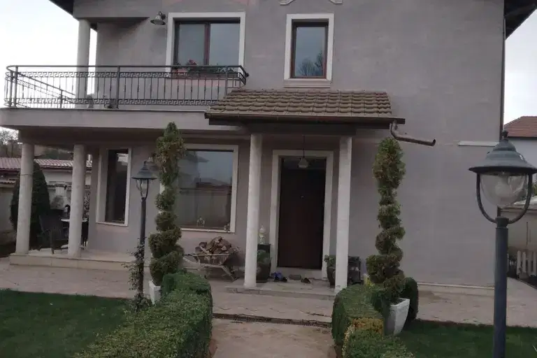 House in област София, Elin Pelin