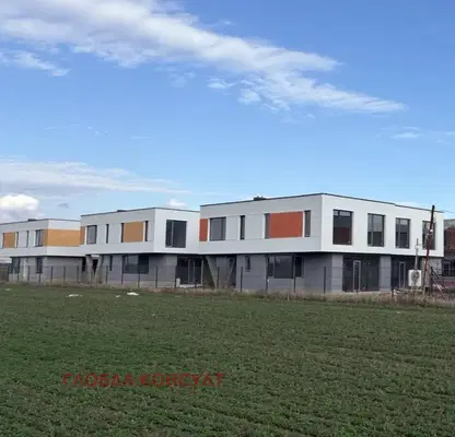 Photo 3 — House in област София, Elin Pelin