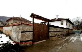 Къща в София, Етрополе