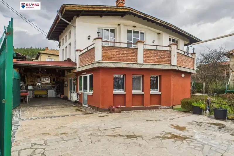 House in област София, Godech