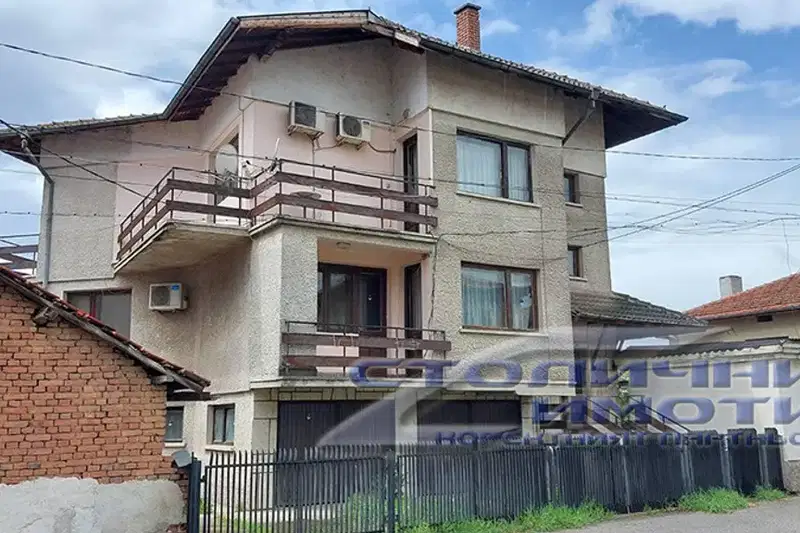 House in област София, Ihtiman