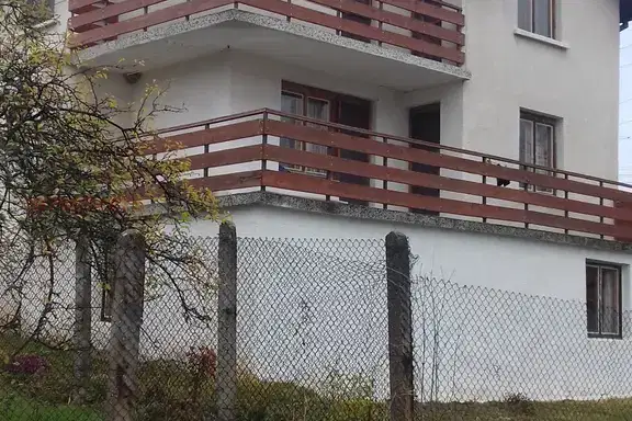 Къща в София, Костенец