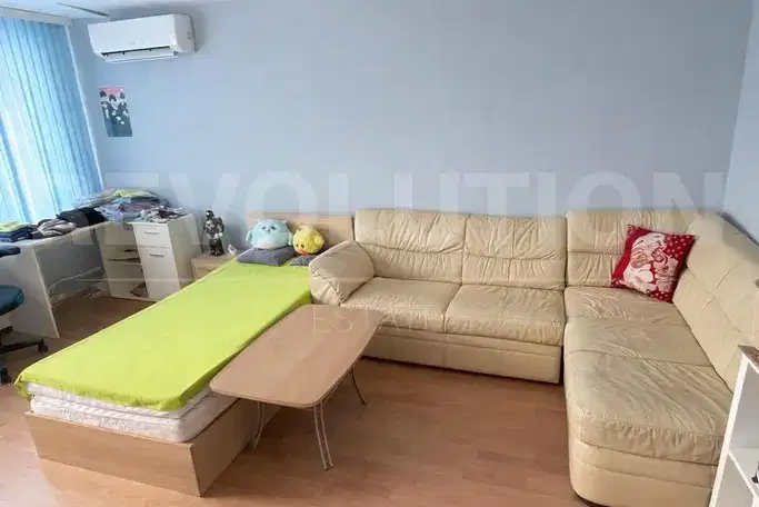 Двуетажна къща с 5 стаи в Костинброд с двор 700 кв.м.