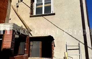 Къща в София, Момин проход