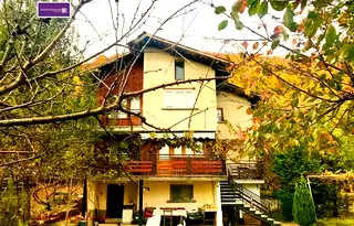 Къща в София, Правец