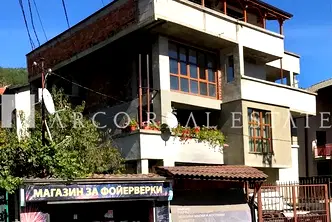 Къща в София, Своге