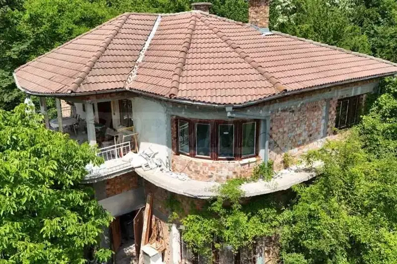 House in област София, Svoge