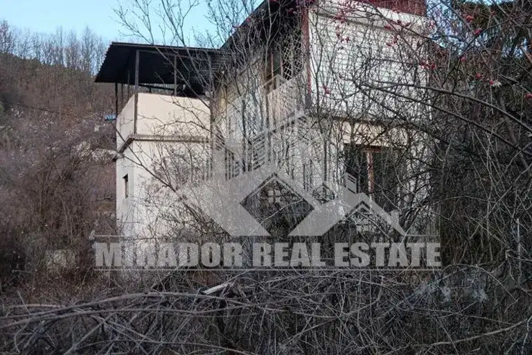 House in област София, Svoge
