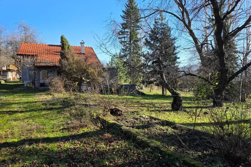 House in област София, Zlatica